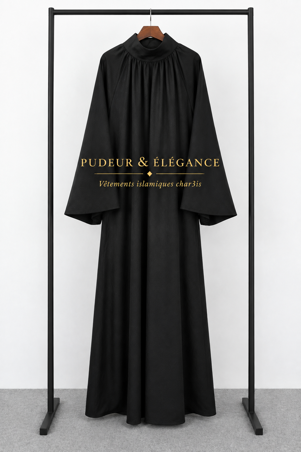 Abaya Noire — Col Froncé Haut — Sur Cintre