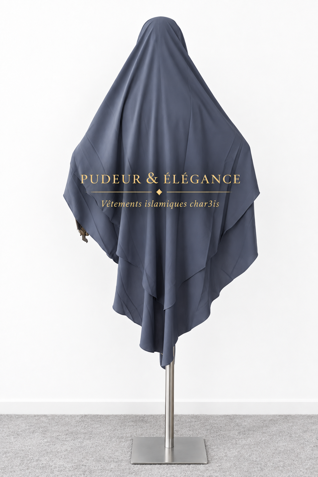 Khimar Deux Voiles Gris — Fond Blanc Tapis Gris