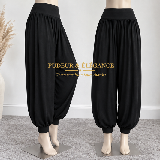 Pantalons noirs retouchés avec logo doré centré